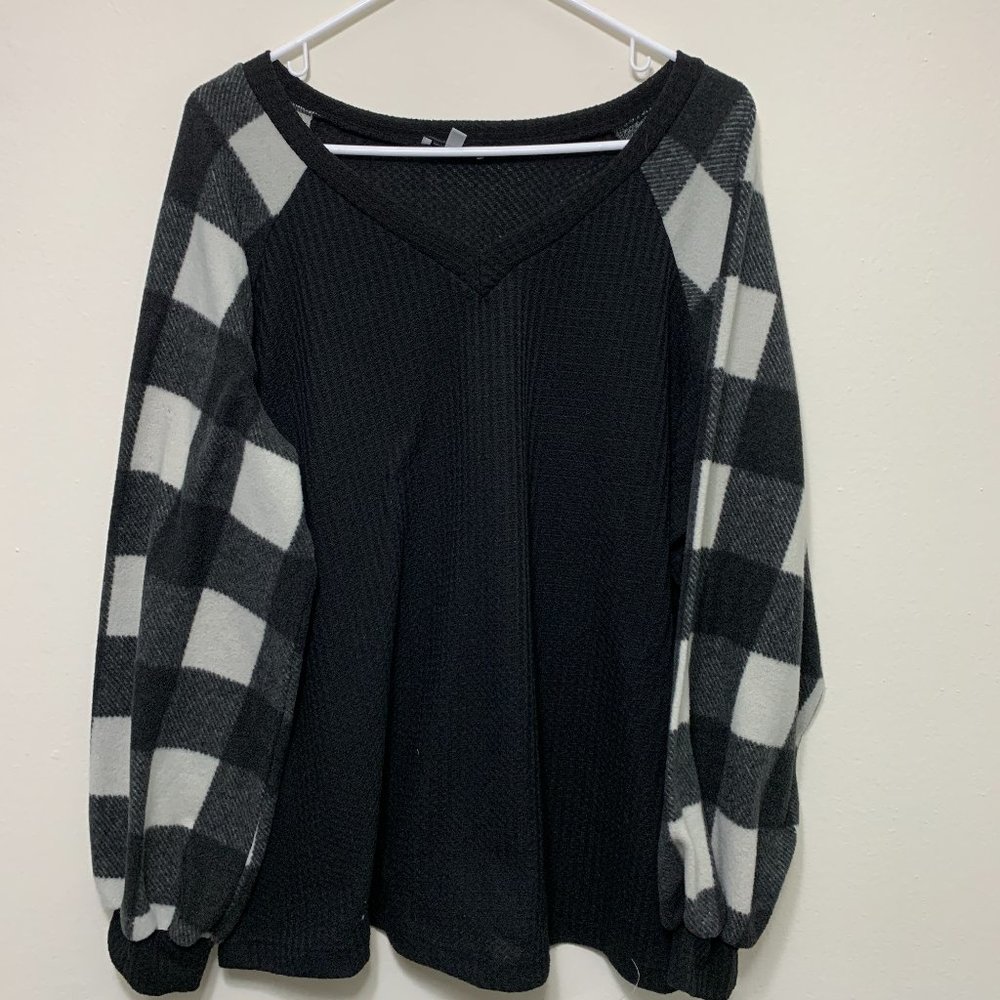White Birch Plaid Raglan Long Sleeve Top- Black/White